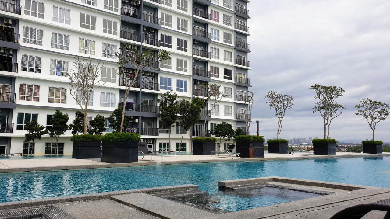 Bsp21 Family Homestay Jenjarum Exterior photo