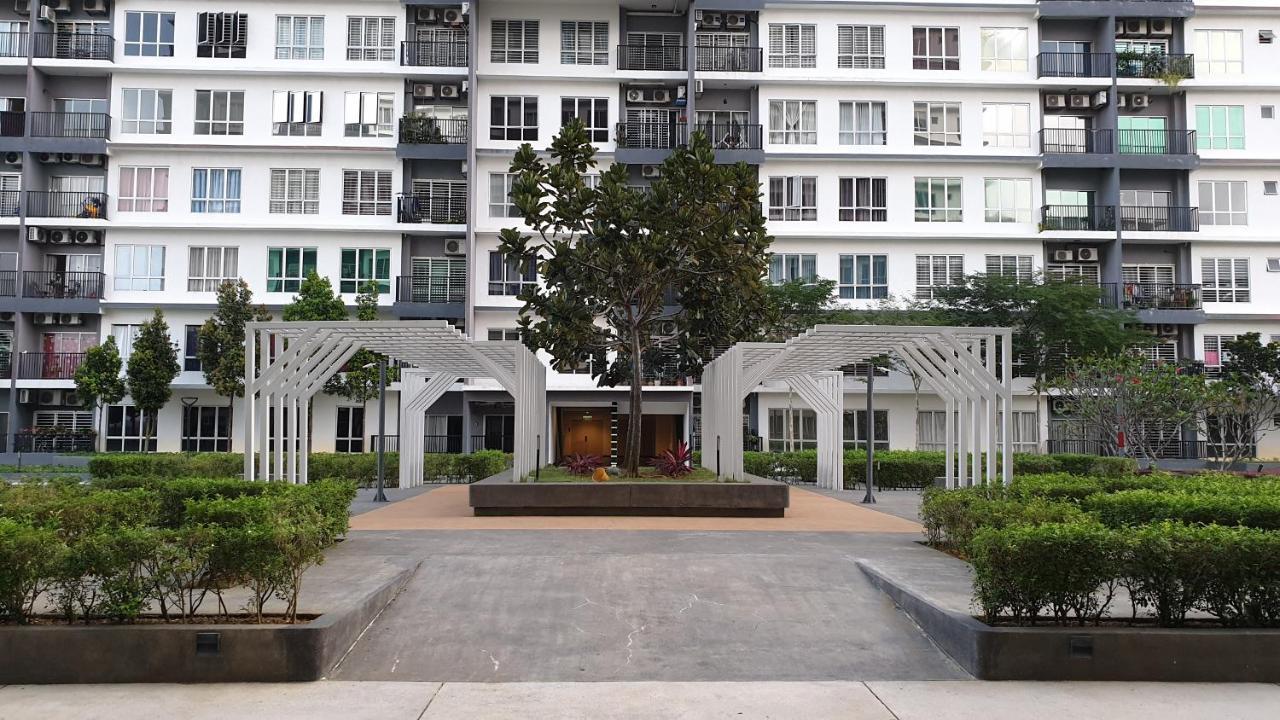 Bsp21 Family Homestay Jenjarum Exterior photo